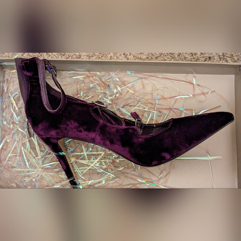 Marc Fisher Velvet‎ Heels